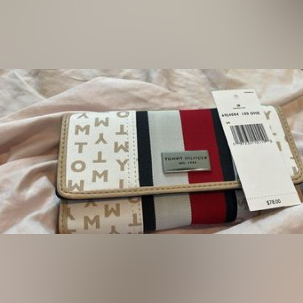 Tommy Hilfiger wallet NEW WITH TAGS
